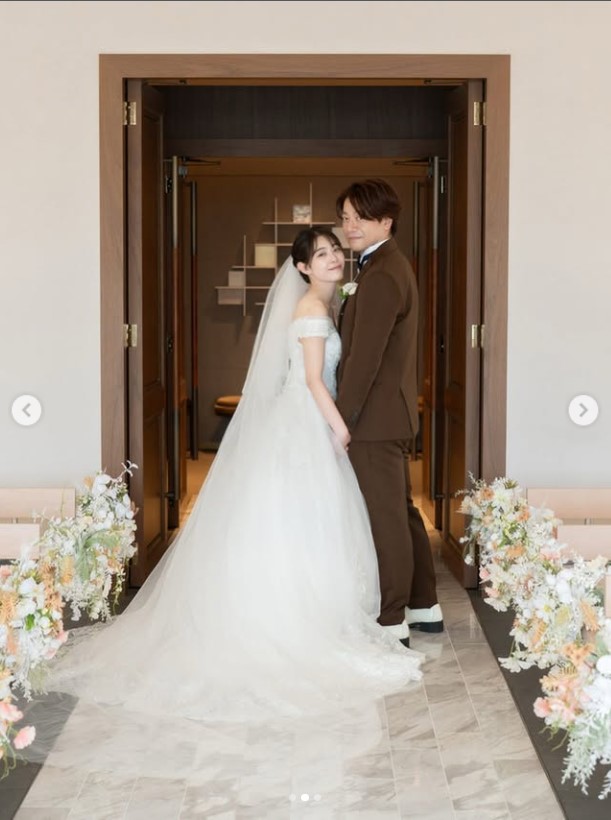 佐々木淳平との結婚を写真付きで報告した緋那子のインスタグラム（緋那子のインスタグラムから）