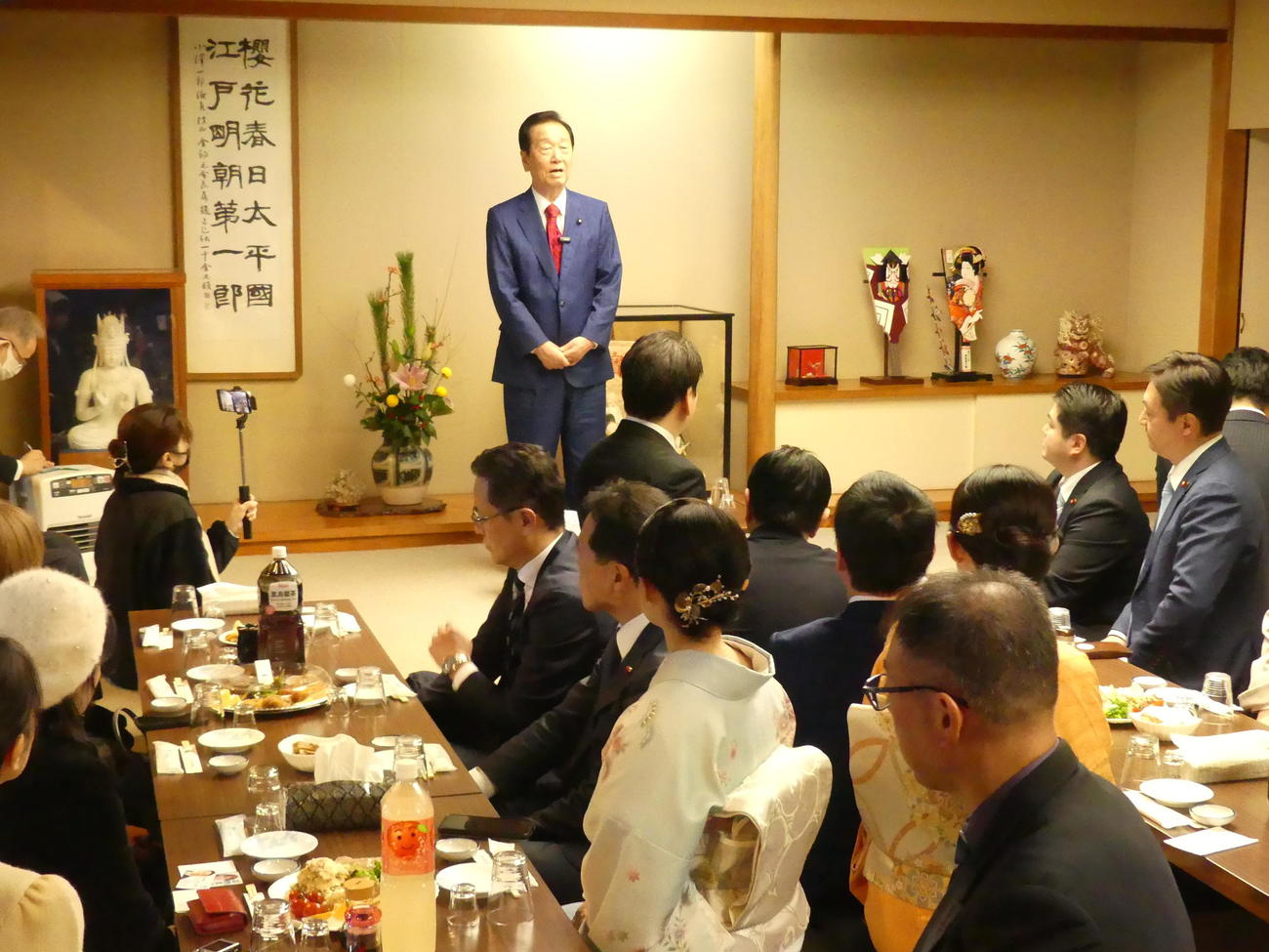 私邸に同僚議員らを招き、新年のあいさつを行う立憲民主党の小沢一郎衆院議員（撮影・中山知子）
