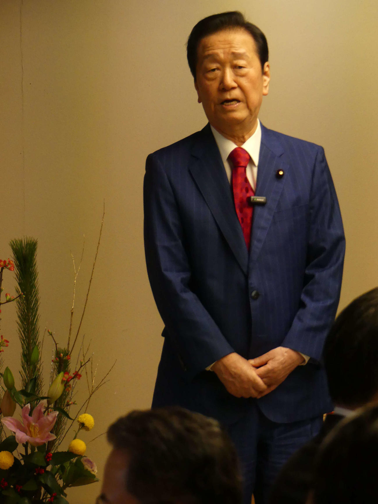 私邸で、同僚議員らへの新年のあいさつに臨む立憲民主党の小沢一郎衆院議員（撮影・中山知子）