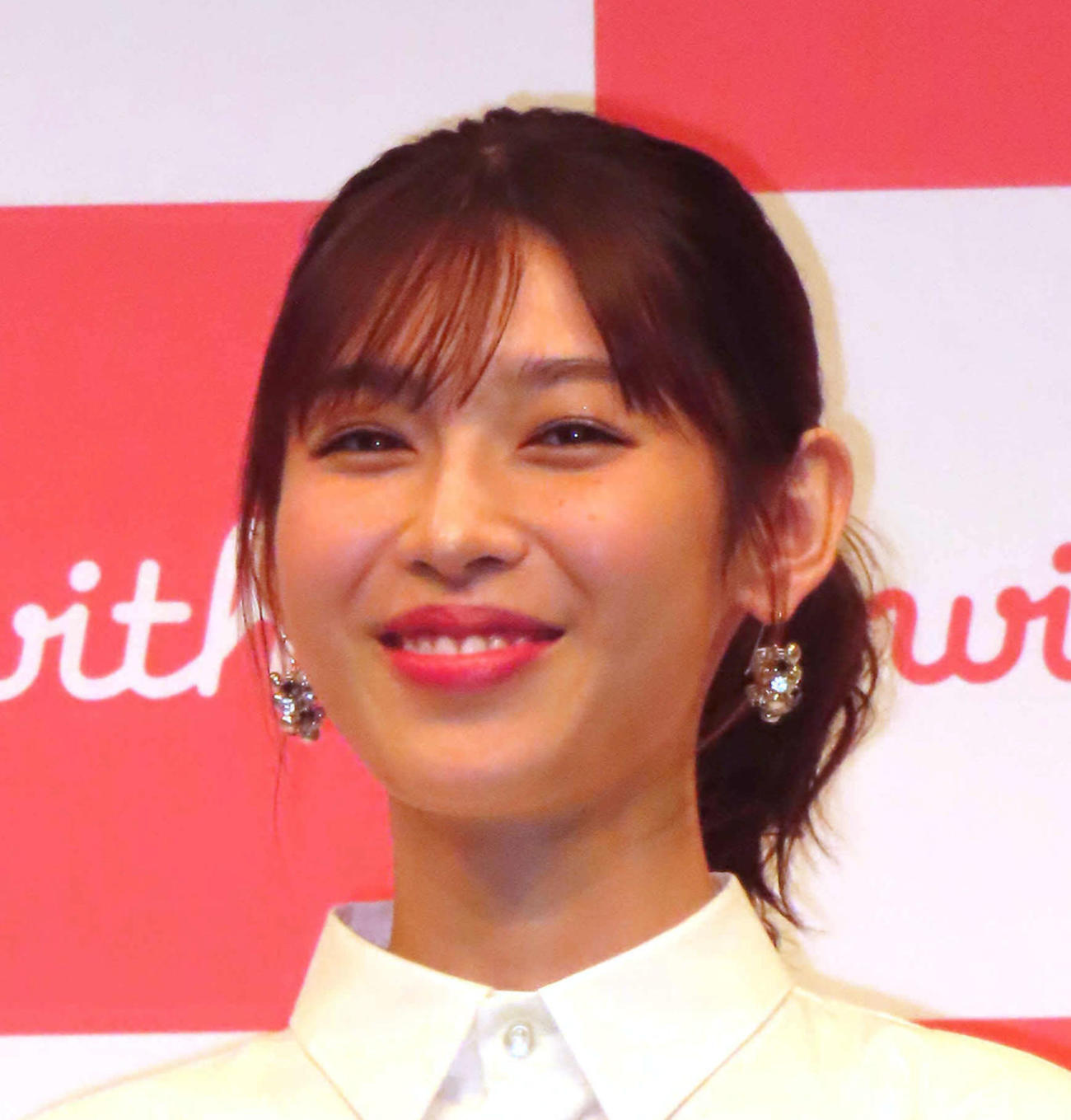 白石聖(2023年撮影)