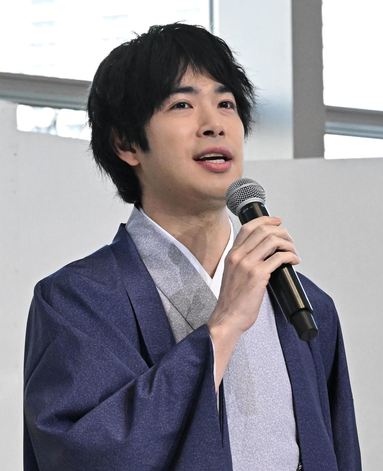テレビ朝日系ドラマ「再会～Silent Truth～」の制作発表記者会見であいさつする渡辺大知（撮影・千葉一成）