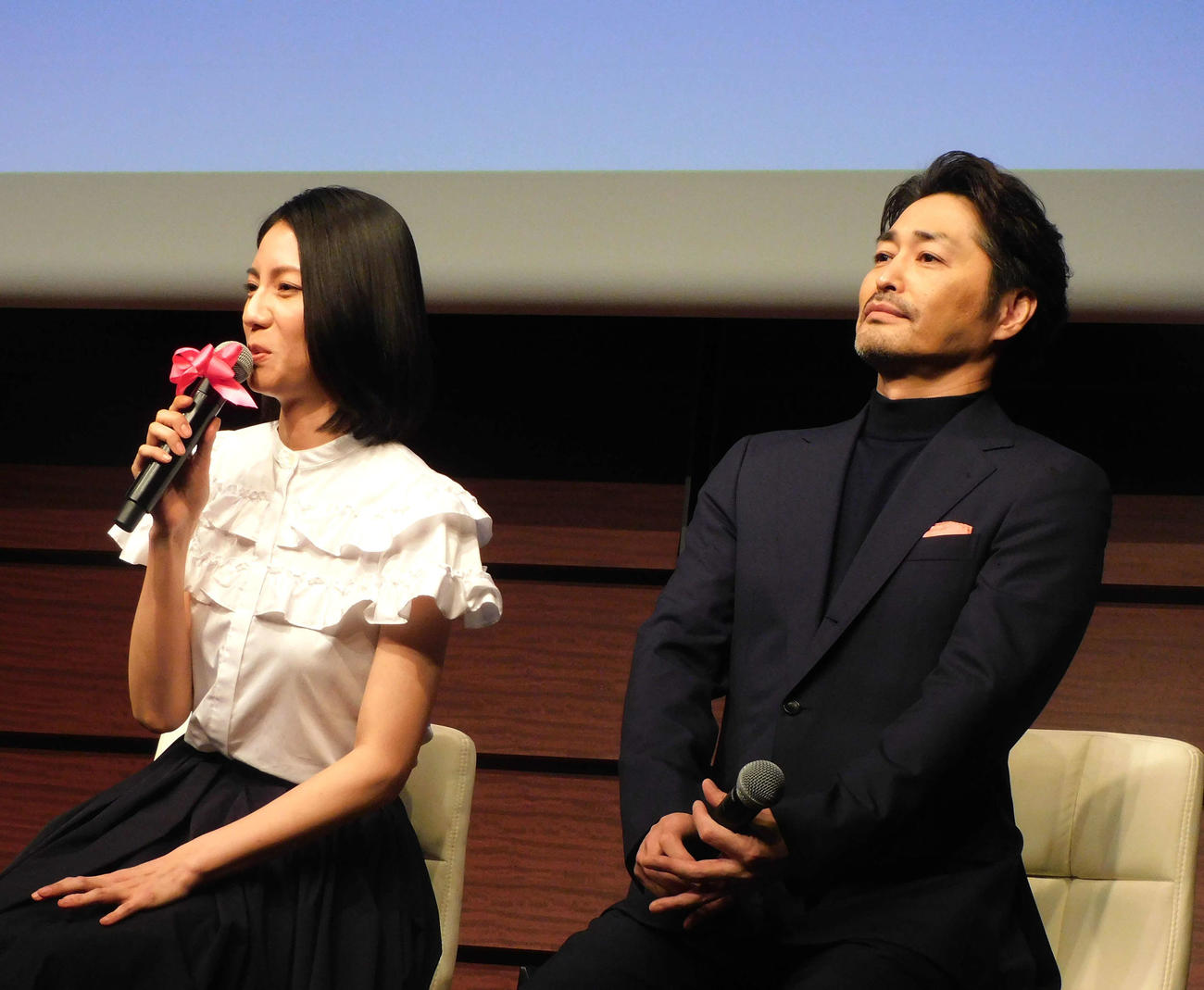 ドラマ「夫に間違いありません」制作発表に登壇した松下奈緒（左）と安田顕（右）（撮影・寺本吏輝）