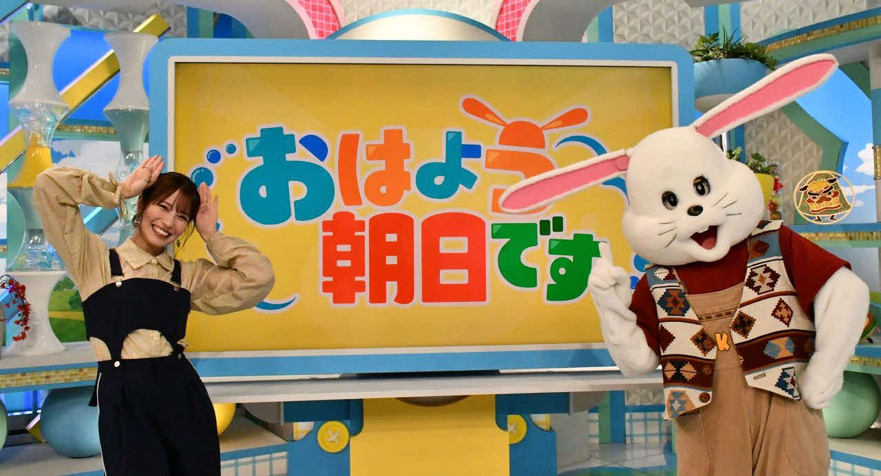 「おはよう朝日です」の火曜コメンテーターに就任した小嶋花梨（左）と番組キャラクターのおき太くん（C）ABCテレビ