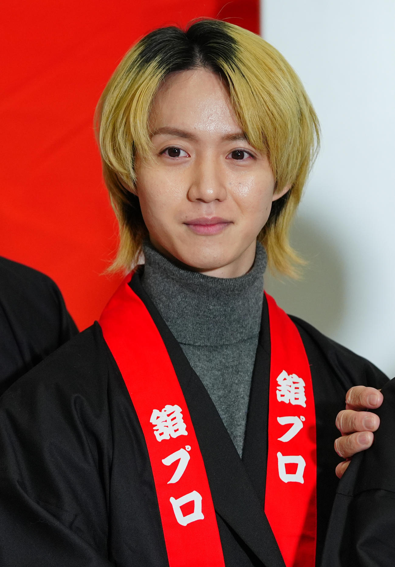 舘プロ新春餅つき新年会に参加する小越勇輝（撮影・垰建太）