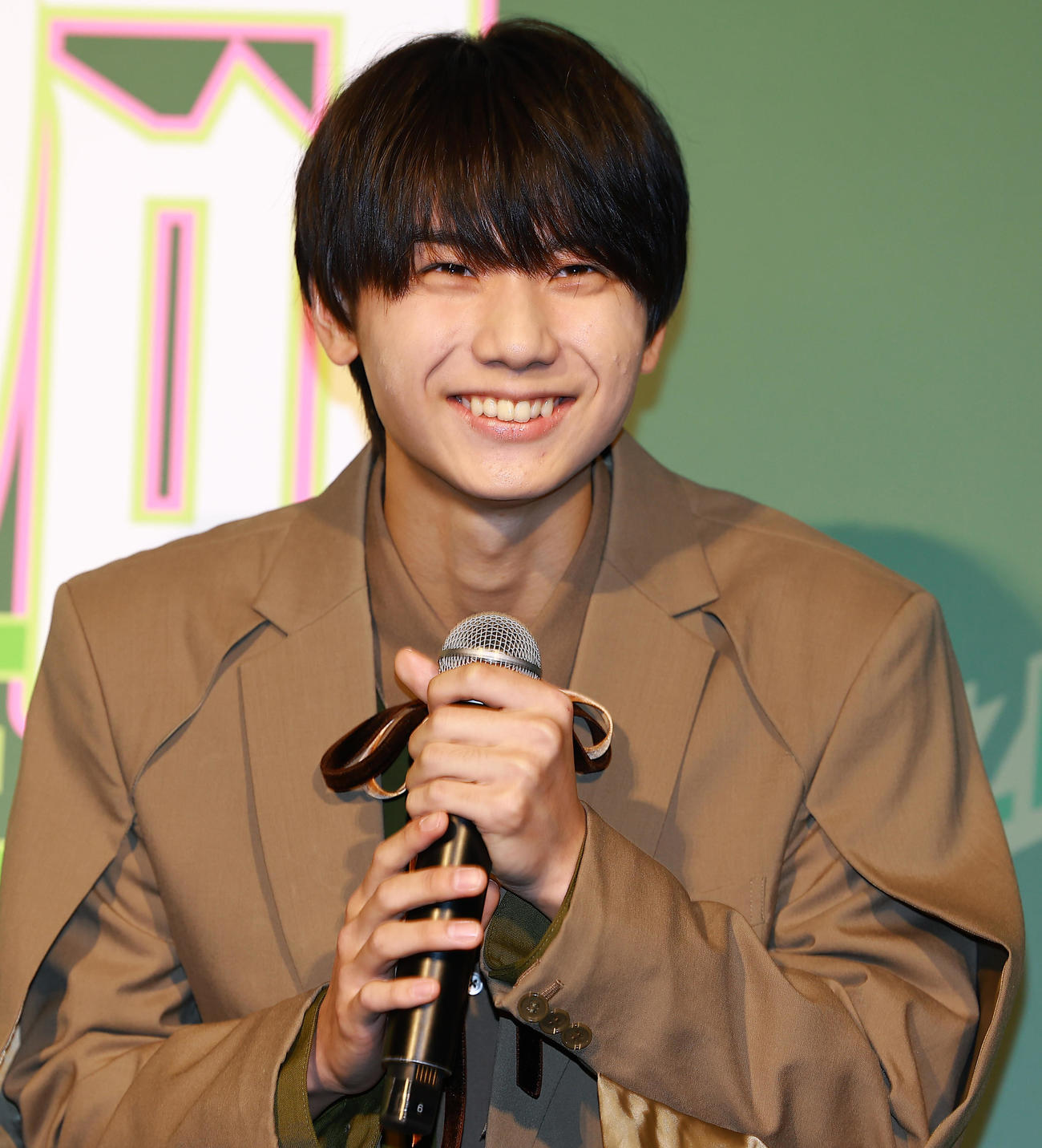「万事快調〈オール・グリーンズ〉」完成披露上映会の舞台あいさつに登場した羽村仁成（撮影・野上伸悟）
