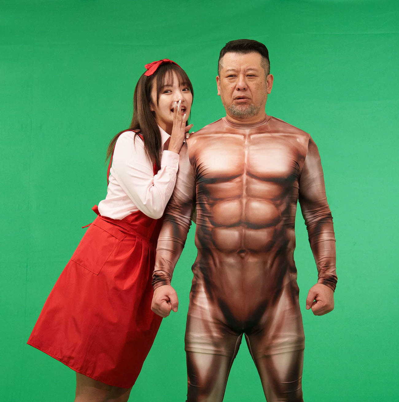 CSチャンネル「映画・チャンネルNECO」のドラマ「桃色探訪～伝説の風俗～」第22弾の東京・池袋東口編に出演するケンドーコバヤシ（右）と渚恋生