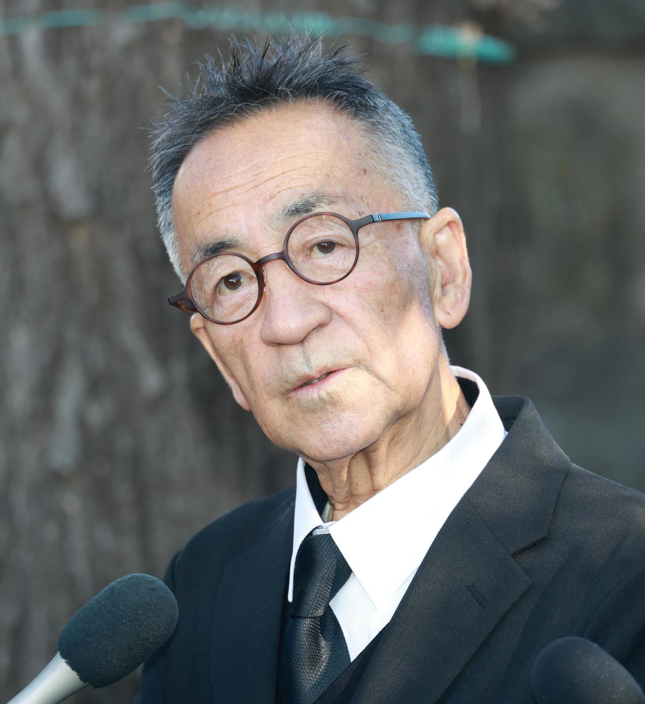 海老名香葉子さんとの思い出を語るせんだみつお（撮影・中島郁夫）