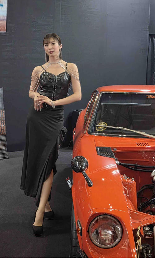 東京オートサロンのVeilside co.,ltdブースのコンパニオン