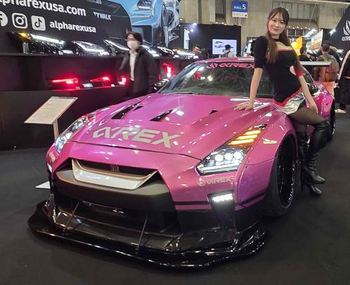 東京オートサロンのαREXブースのコンパニオン
