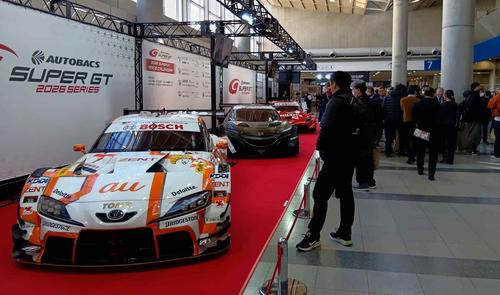 東京オートサロンのスーパーGTブースに展示された昨季の総合優勝マシン