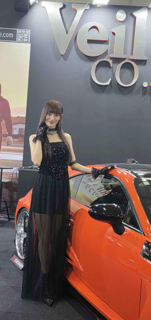 東京オートサロンのVeilside co.,ltdブースのコンパニオン
