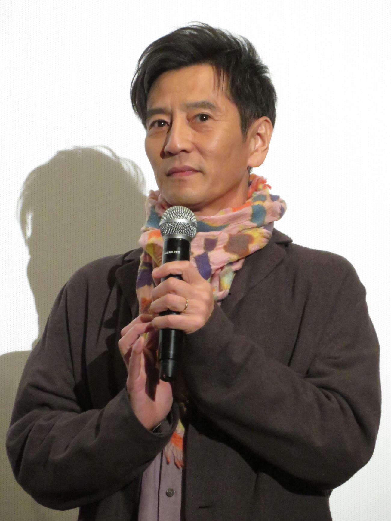 映画「津田寛治に撮休はない」新春先行上映舞台あいさつに登壇した津田寛治（撮影・村上幸将）
