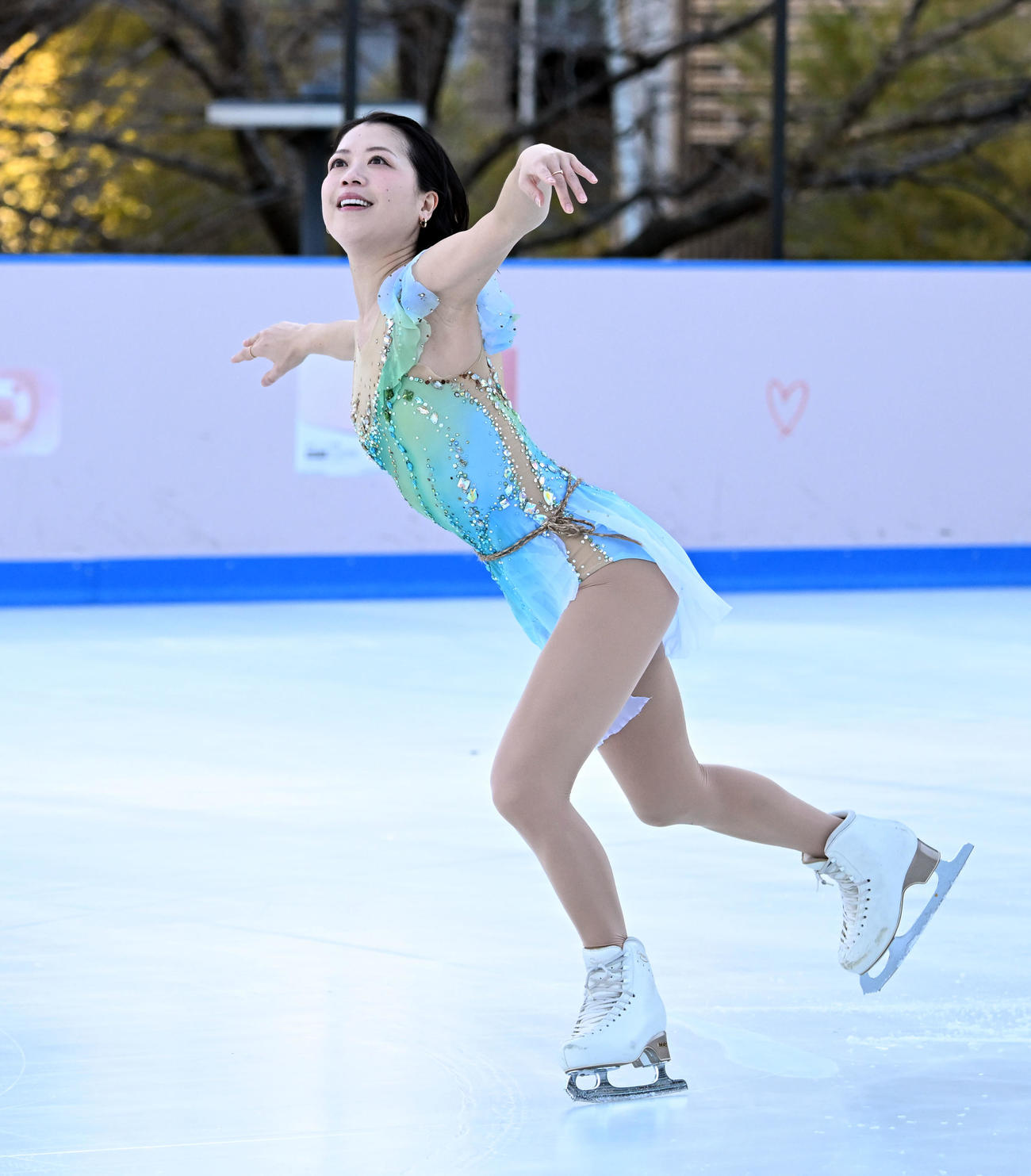 テレビアニメ「メダリスト」スケートリンクイベントでスペシャルスケートショーを披露する鈴木明子（撮影・千葉一成）