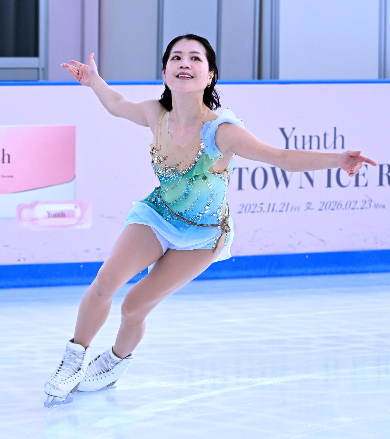 テレビアニメ「メダリスト」スケートリンクイベントでスペシャルスケートショーを披露する鈴木明子（撮影・千葉一成）