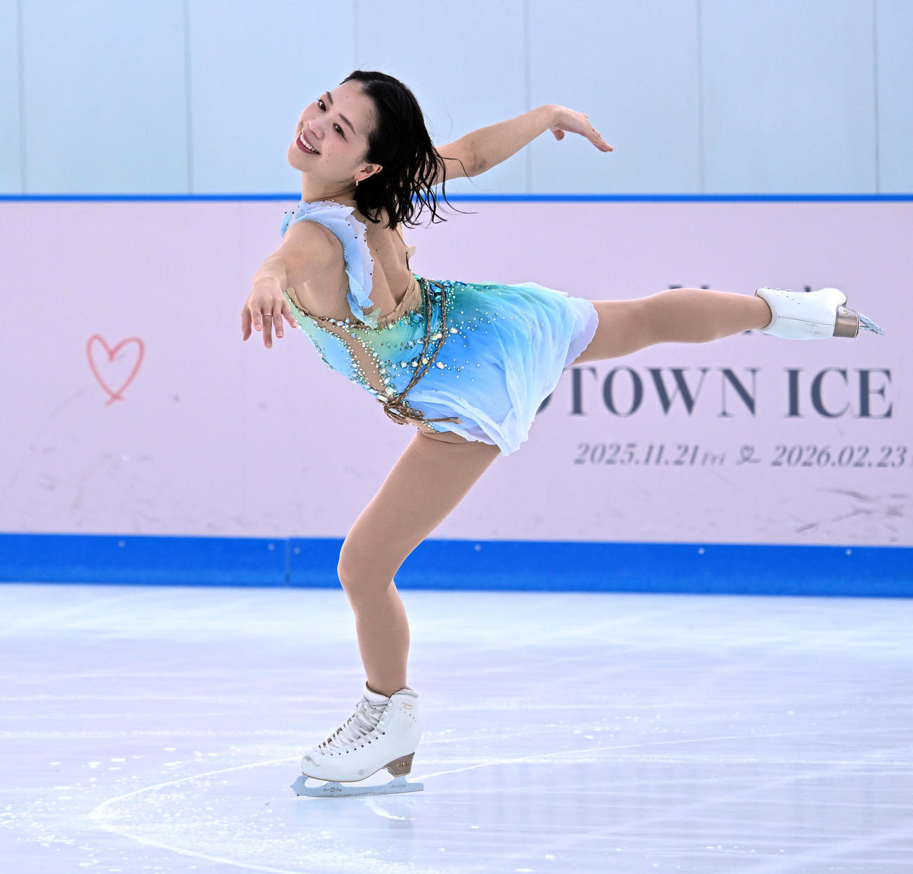 テレビアニメ「メダリスト」スケートリンクイベントでスペシャルスケートショーを披露する鈴木明子（撮影・千葉一成）
