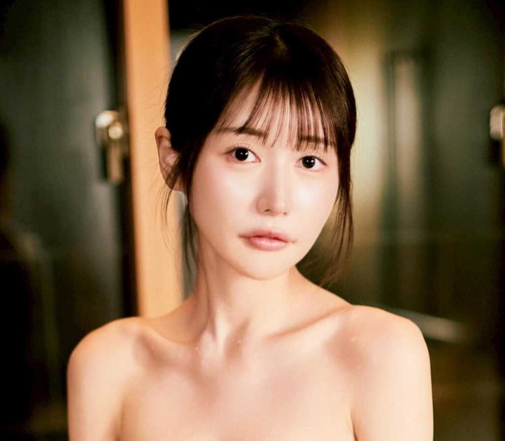 タオルを巻いたサウナショットを公開した藍野りな（藍野りなのインスタグラムから）