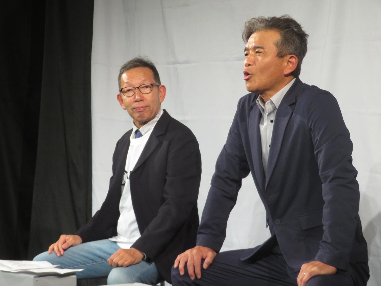ショートコントを披露する松本秀夫アナ（左）と前田幸長氏（撮影・川田和博）