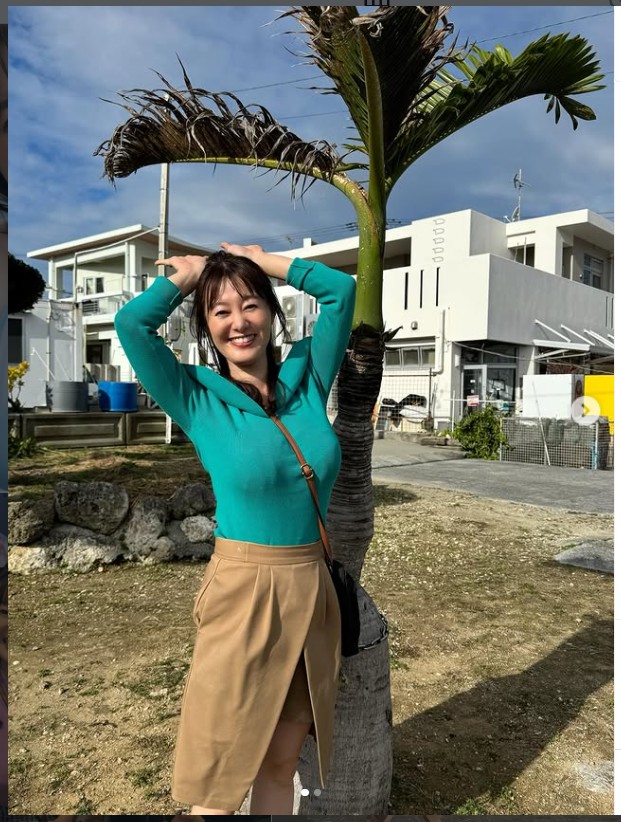 ボディラインくっきりの竹中知華（インスタから）