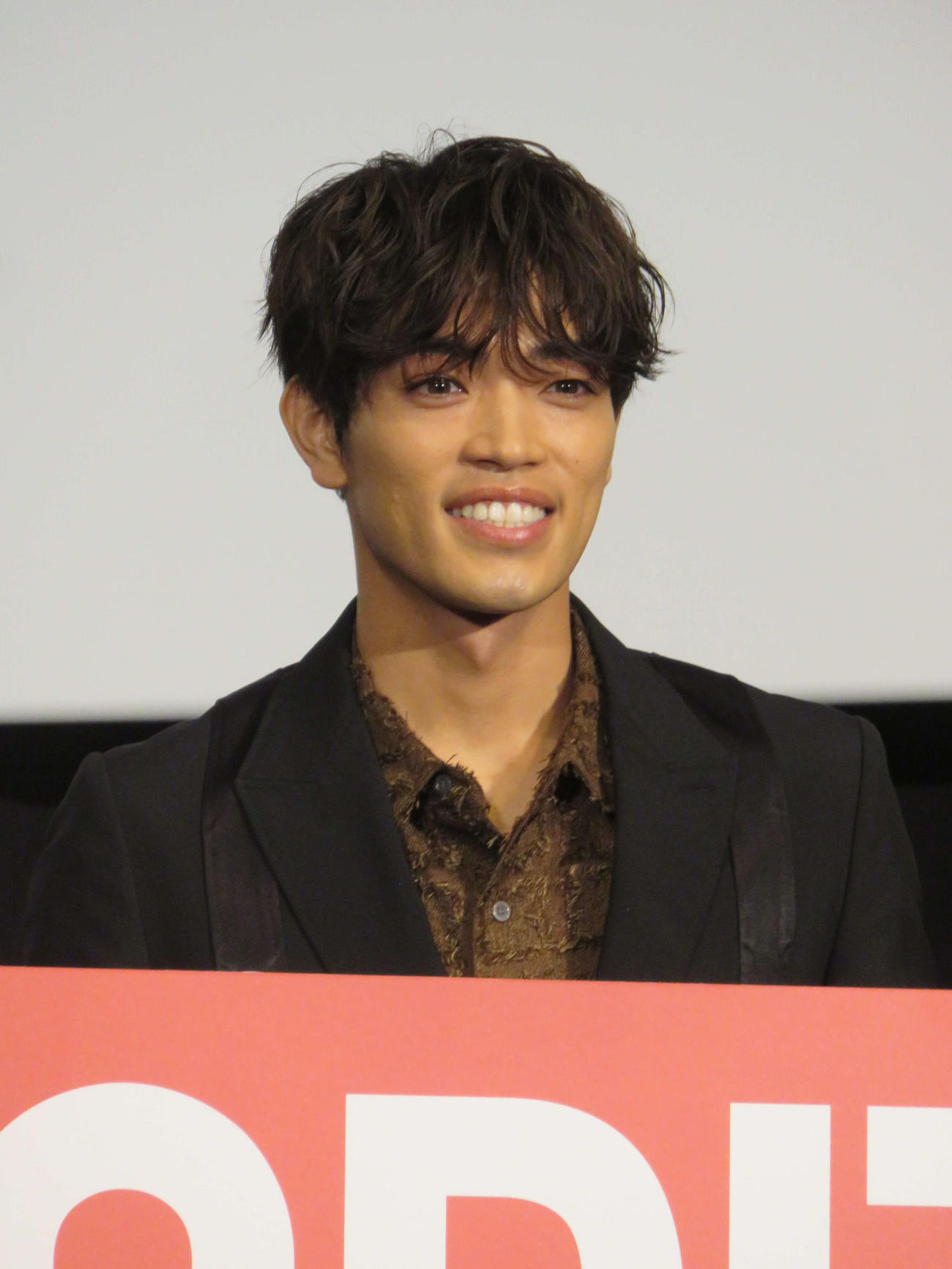 映画「GRIT　－バレーボール男子日本代表　栄光への始発点－」公開記念舞台あいさつに登壇したtimelesz原嘉孝