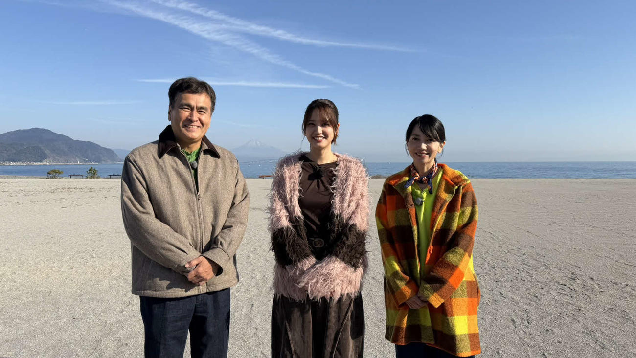 「良純が行く！静岡の気になる場所には何がある？」に出演する、左から石原良純、山崎紘菜、遠藤久美子