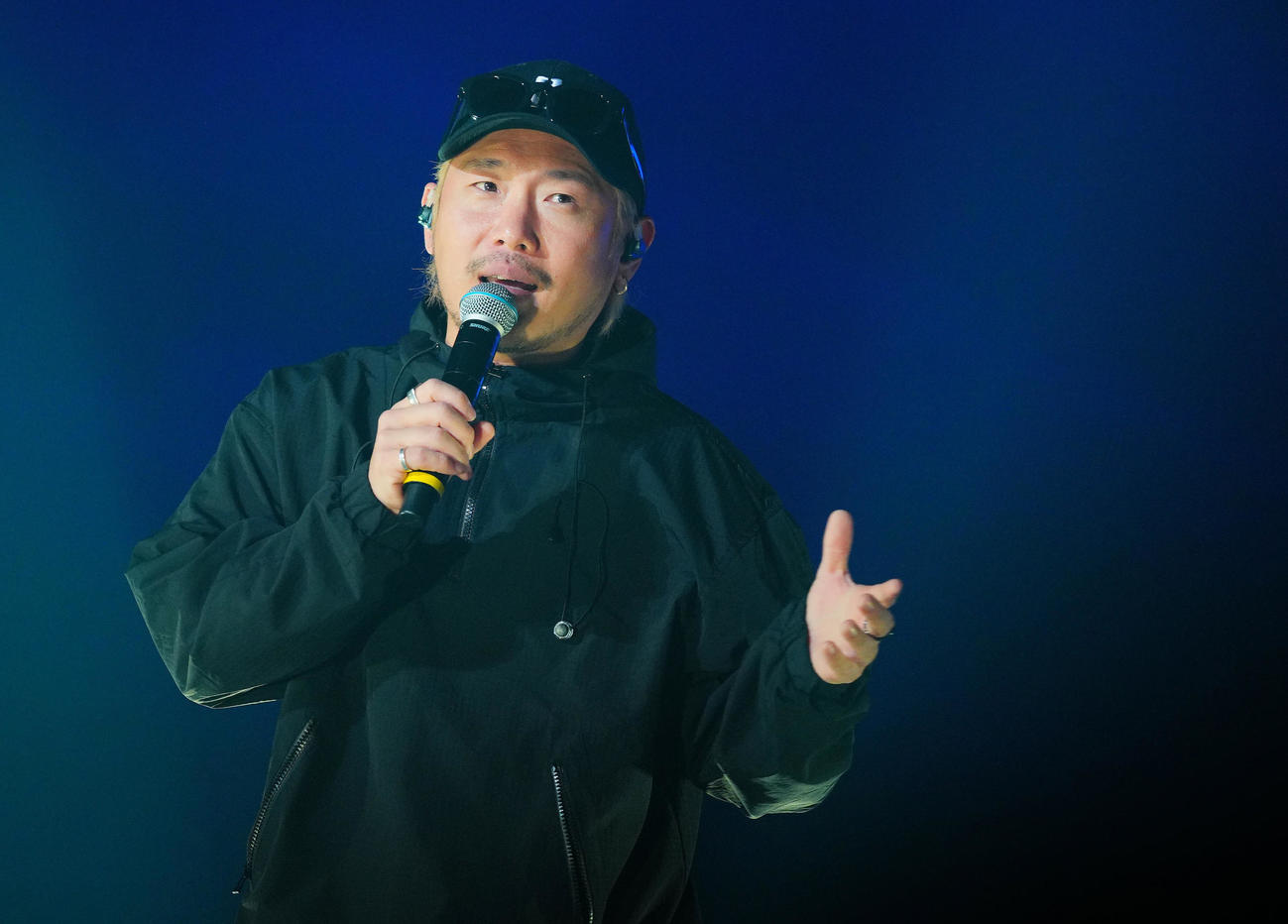 メジャーデビュー10周年記念「ベリーグッドマン　ARENA LIVE 2026～全員集合！！」で熱唱するベリーグッドマンのHiDEX（撮影・垰建太）