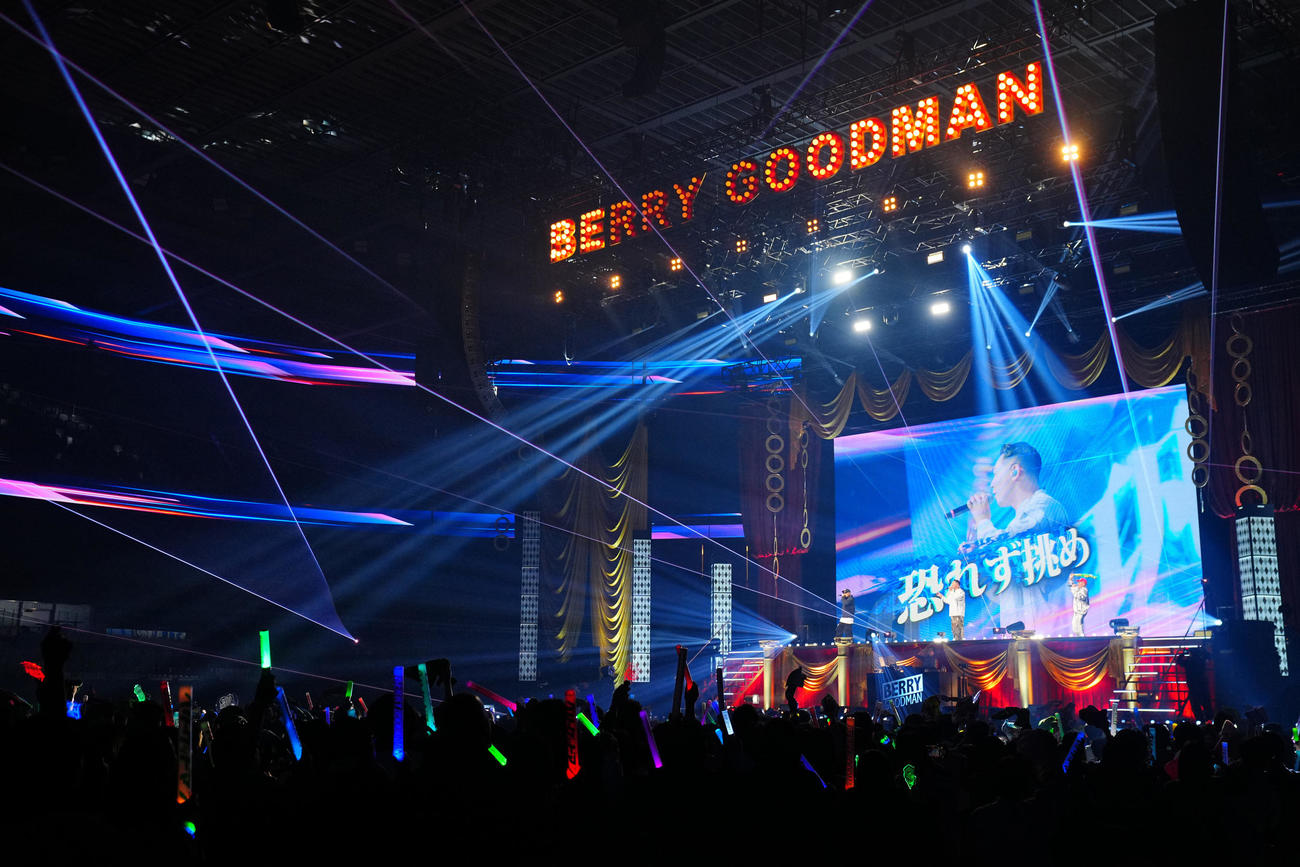 メジャーデビュー10周年記念「ベリーグッドマン　ARENA LIVE 2026～全員集合！！」で熱唱するベリーグッドマン（撮影・垰建太）