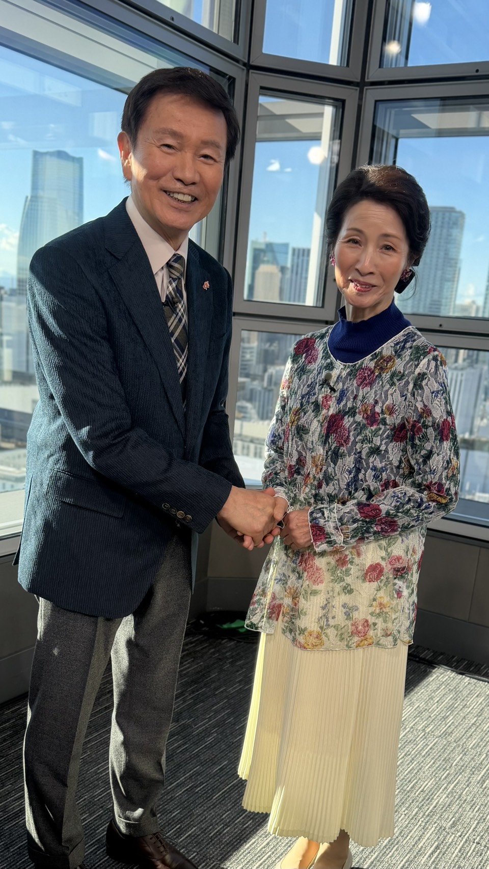 森田健作（左）と松原智恵子