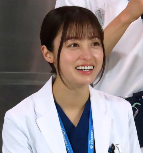 橋本環奈　フジ月９「ヤンドク！」第１回は８・１％発進　元ヤン×スゴ腕医師の異色新ヒロイン