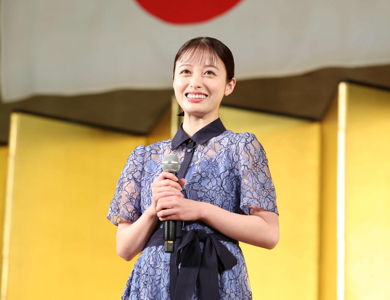 「二十歳のつどい」にサプライズ登壇した橋本環奈（撮影・増田悦実）