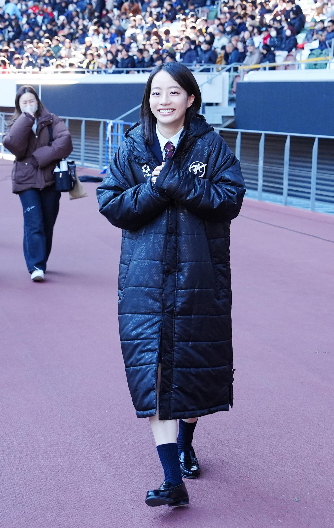 神村学園対鹿島学園　試合前、笑顔を見せる応援マネジャーの池端杏慈（撮影・江口和貴）
