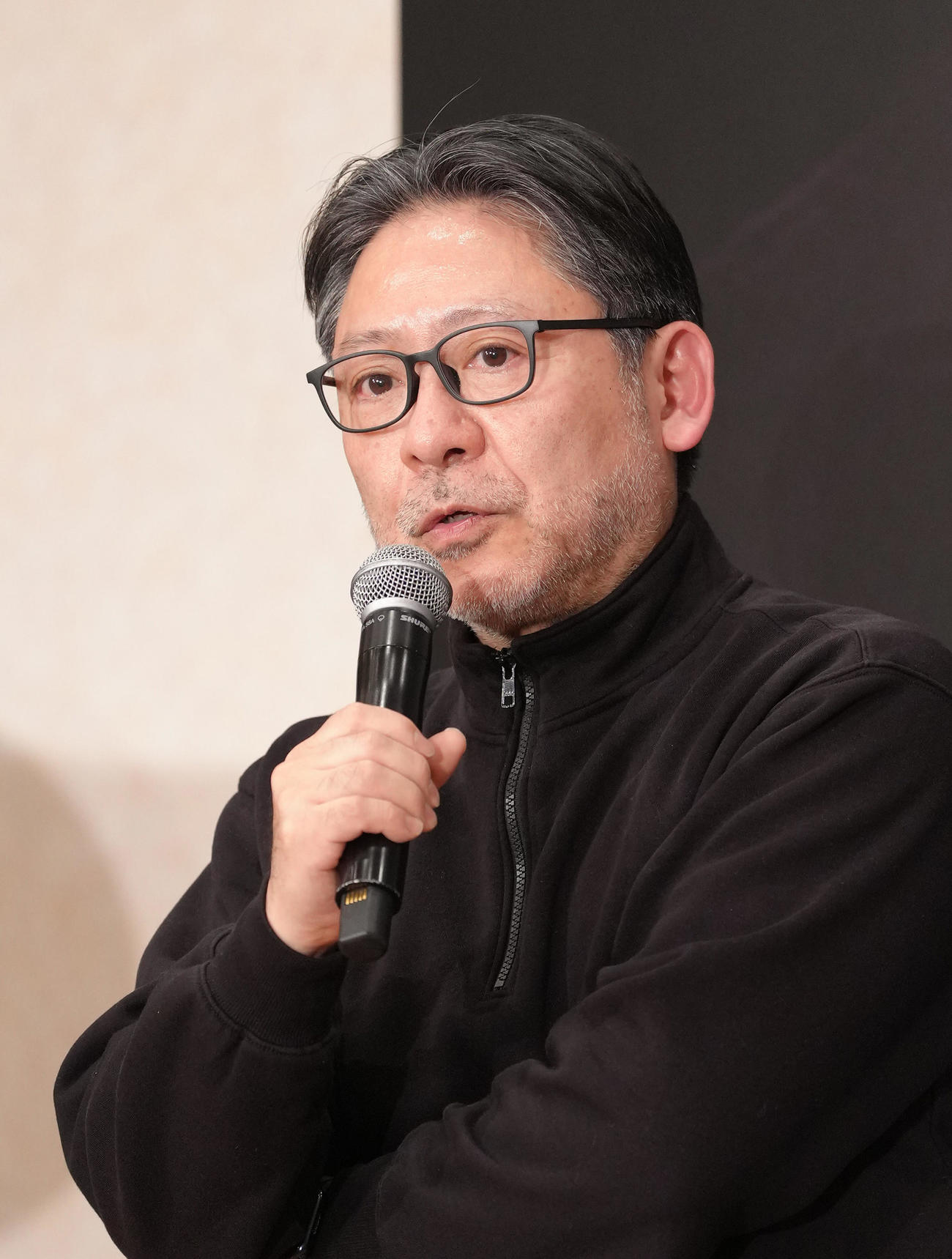 会見に登壇した演出の山田和也氏（撮影・足立雅史）