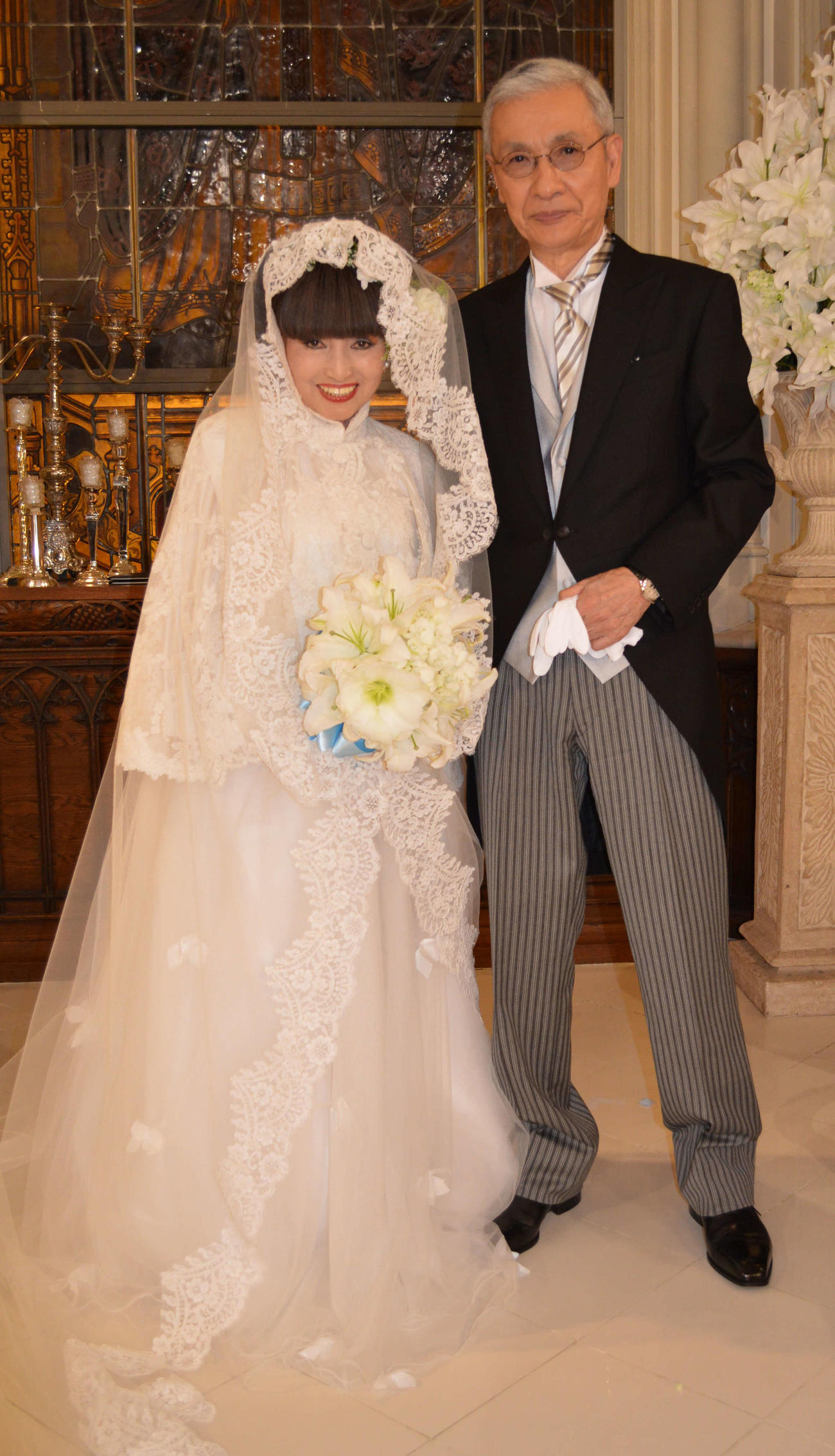 番組の収録を行った花嫁姿の黒柳徹子と久米宏さん（2013年4月撮影）