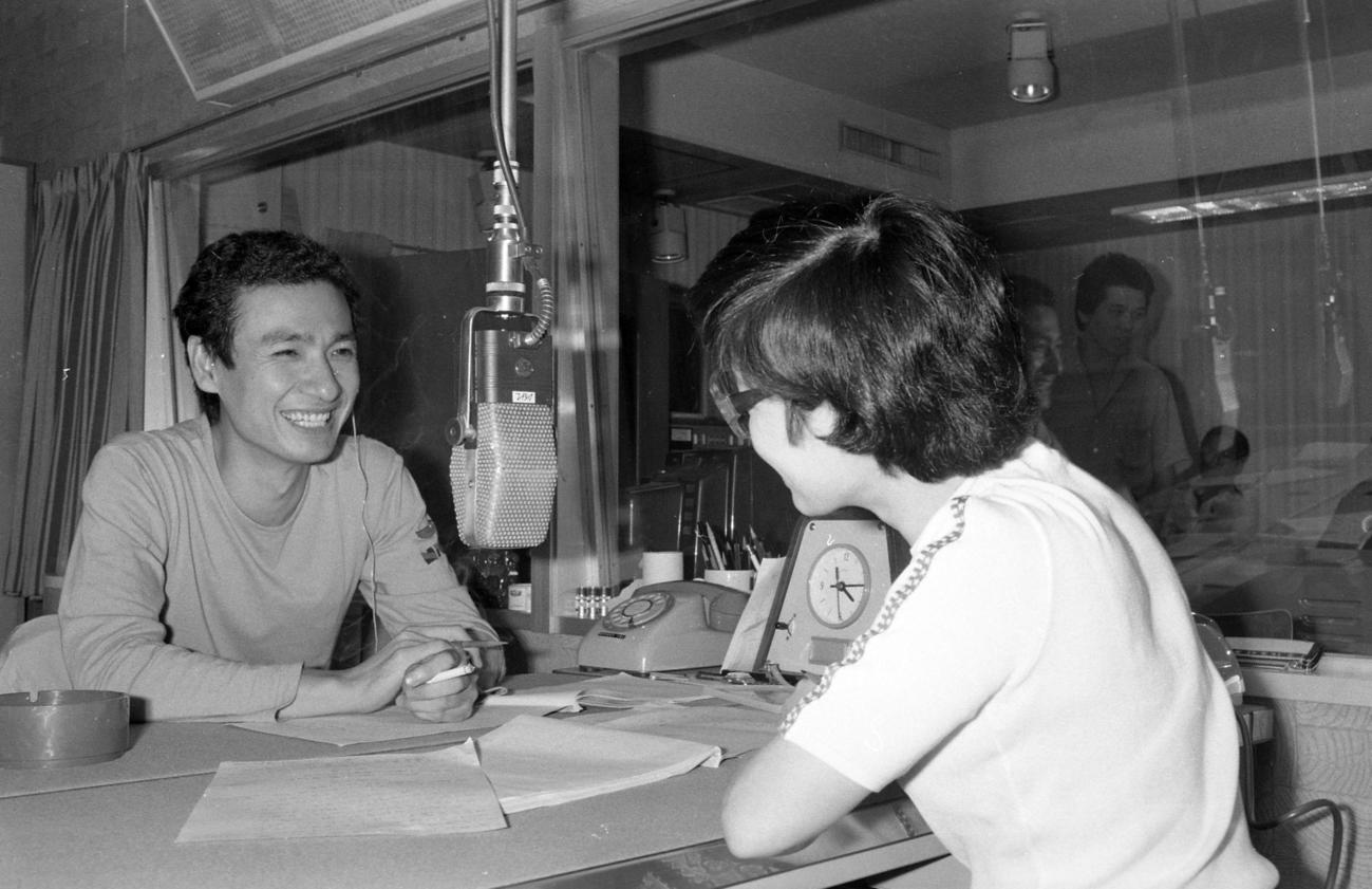 TBS社員として最後の「土曜ワイドラジオTOKYO」のパーソナリティーを務める久米宏さん（1979年6月撮影）
