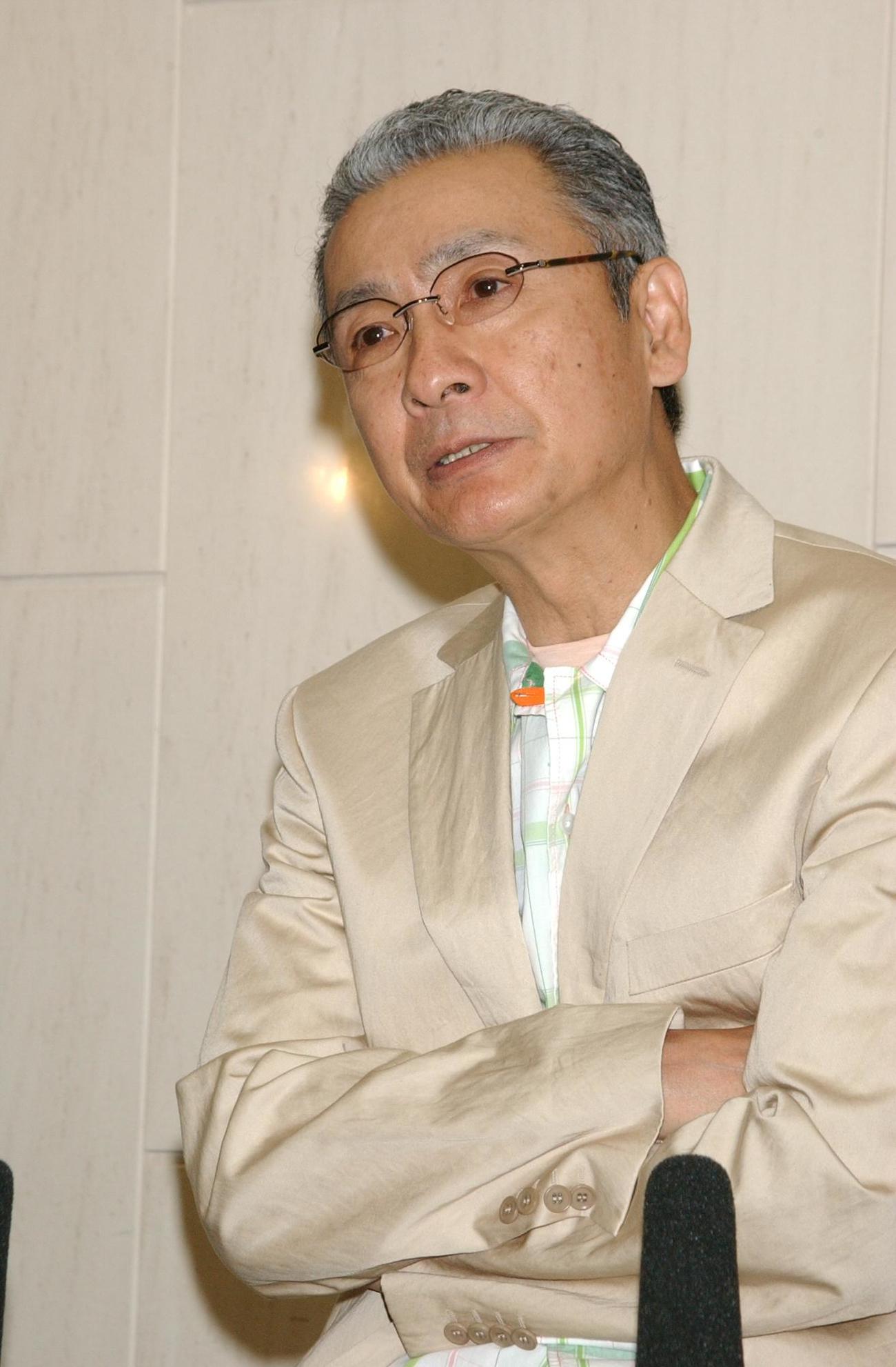テレビ復帰会見する久米宏さん（2005年2月撮影）