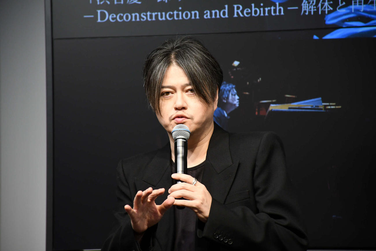 アンドロイドオペラ「MIRROR」の記者会見に出席した渋谷慶一郎氏（撮影・阪口孝志）