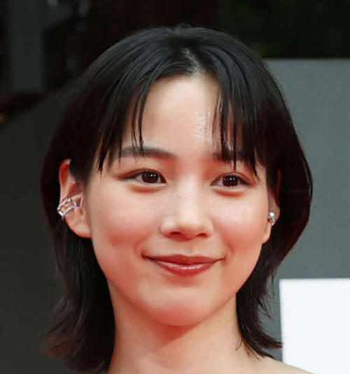 のん「黒い着物好きです」最新ショットに「日本の美しさを体現」「大河ドラマ出てほしい～」の声