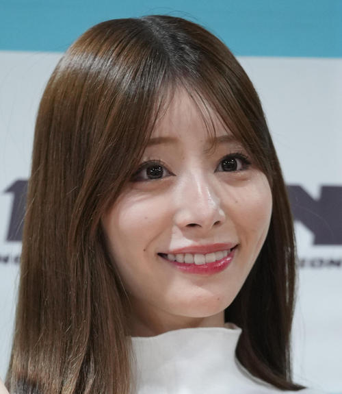 レースクイーン卒業の花乃衣美優、衝撃ウエストサイズ公表「体調崩して…」ヘソ出しコス姿公開