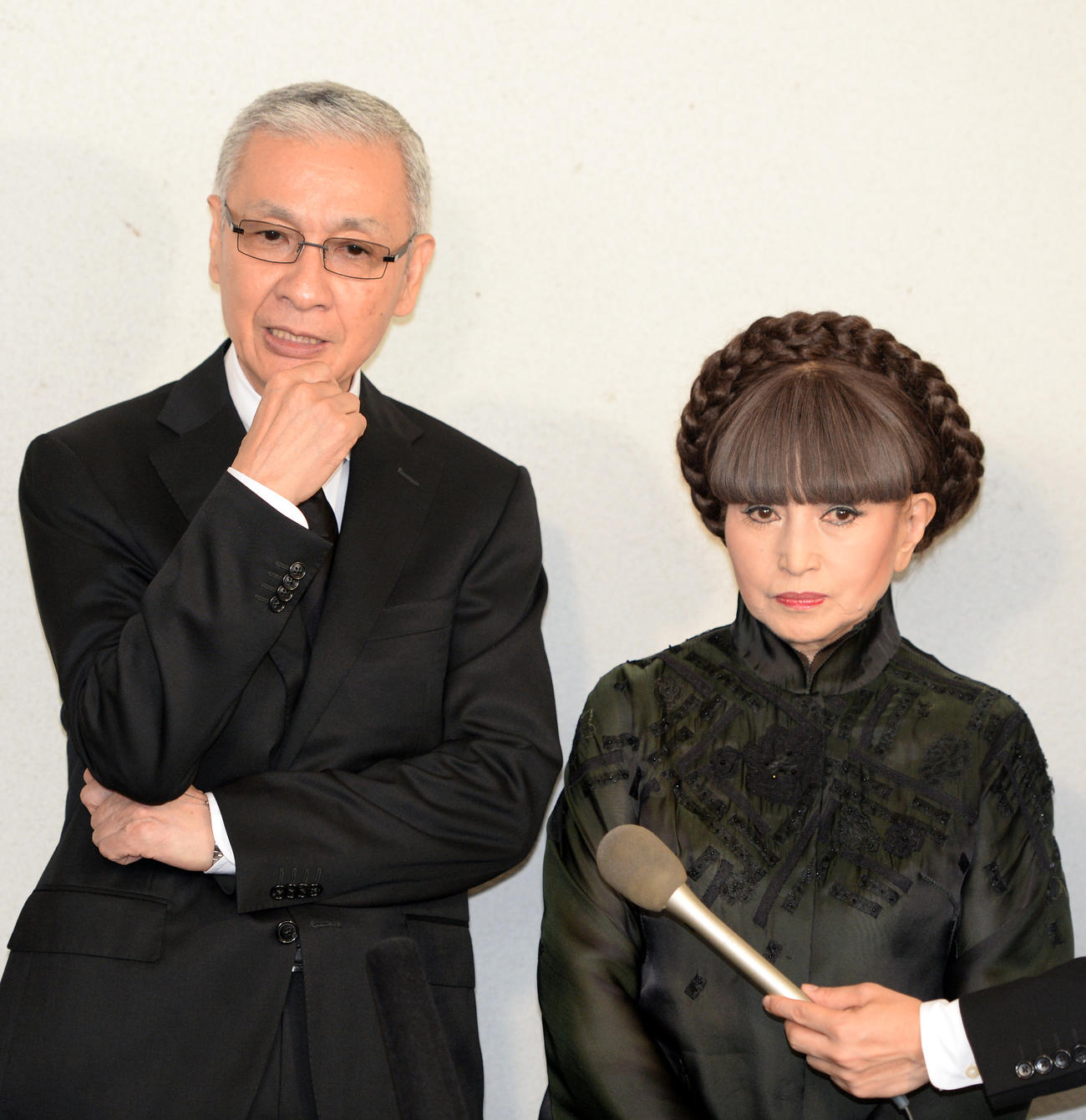山田修爾さんとの思い出を語る久米宏さん（左）と黒柳徹子（2013年9月撮影）