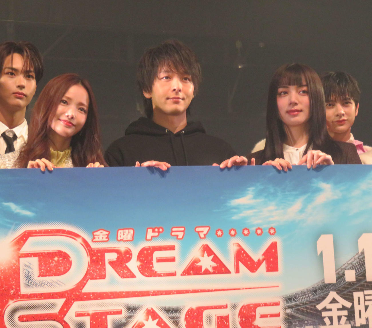 TBS系ドラマ「DREAM STAGE」制作発表に出席した、左からハ・ヨンス、中村倫也、池田エライザ