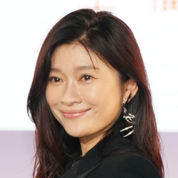 篠原涼子（2024年7月撮影）