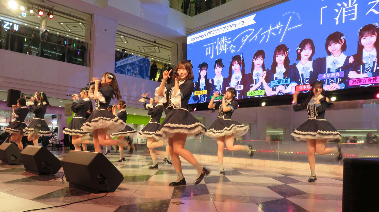 新曲「消えない」の発売記念イベントを行った、可憐なアイボリー