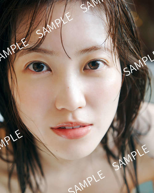 櫻坂46松田里奈、はかないぬれ髪ショットが公開 ファースト写真集の