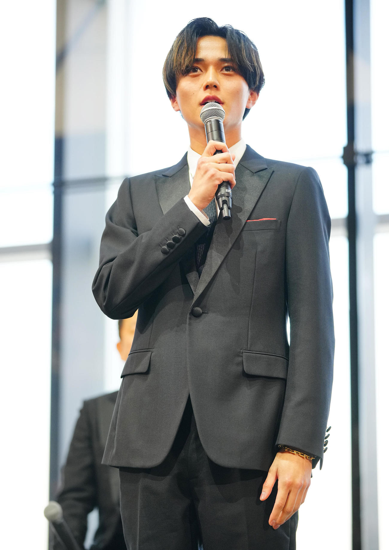 TBS日曜劇場「リブート」制作発表会見であいさつする永瀬廉（撮影・垰建太）