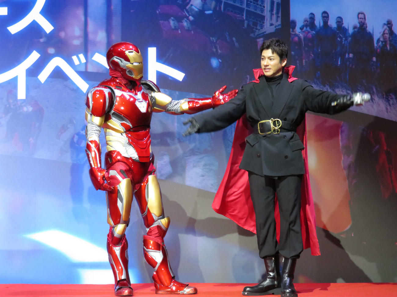 「ヒーローの日」アベンジャーズ重大ニュース発表イベントに登壇したアイアンマンと山田裕貴（撮影・村上幸将）