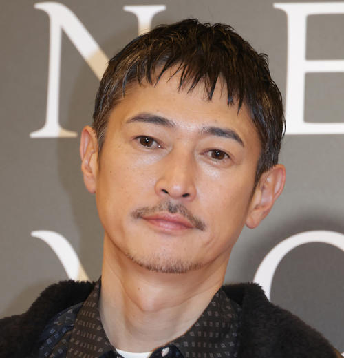 窪塚洋介、仲睦まじい超有名夫婦とのゴルフ場ショットを披露