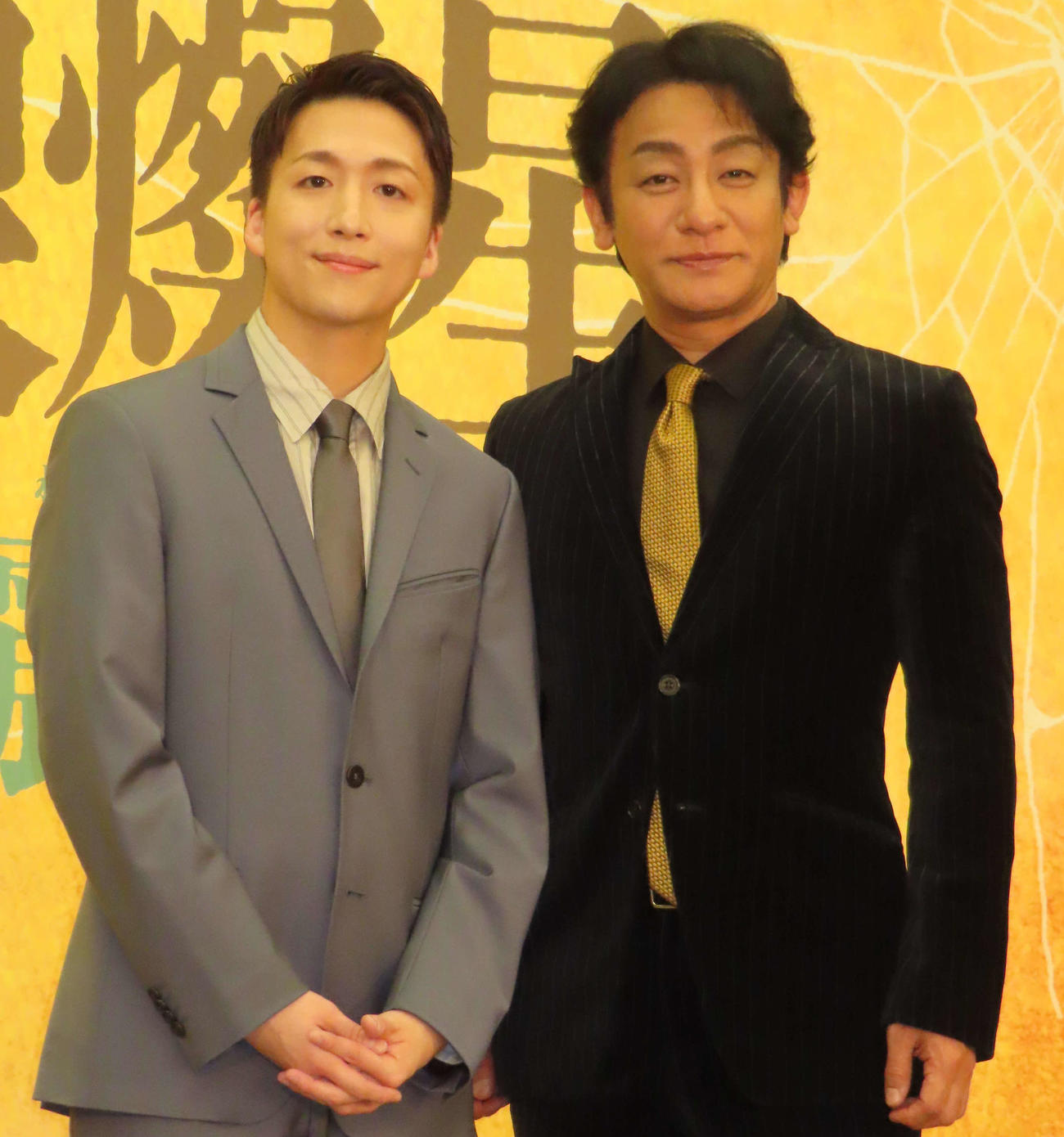 新作歌舞伎「流白浪燦星　碧翠の麗城（へきすいのれいじょう）」の会見に出席した中村米吉（左）、片岡愛之助