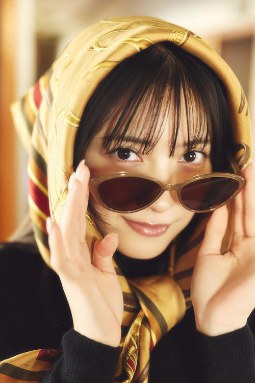 30歳タレント　胸の真ん中開いたチューブトップビキニで〝お忍びデート〟にファン「いい眺め」