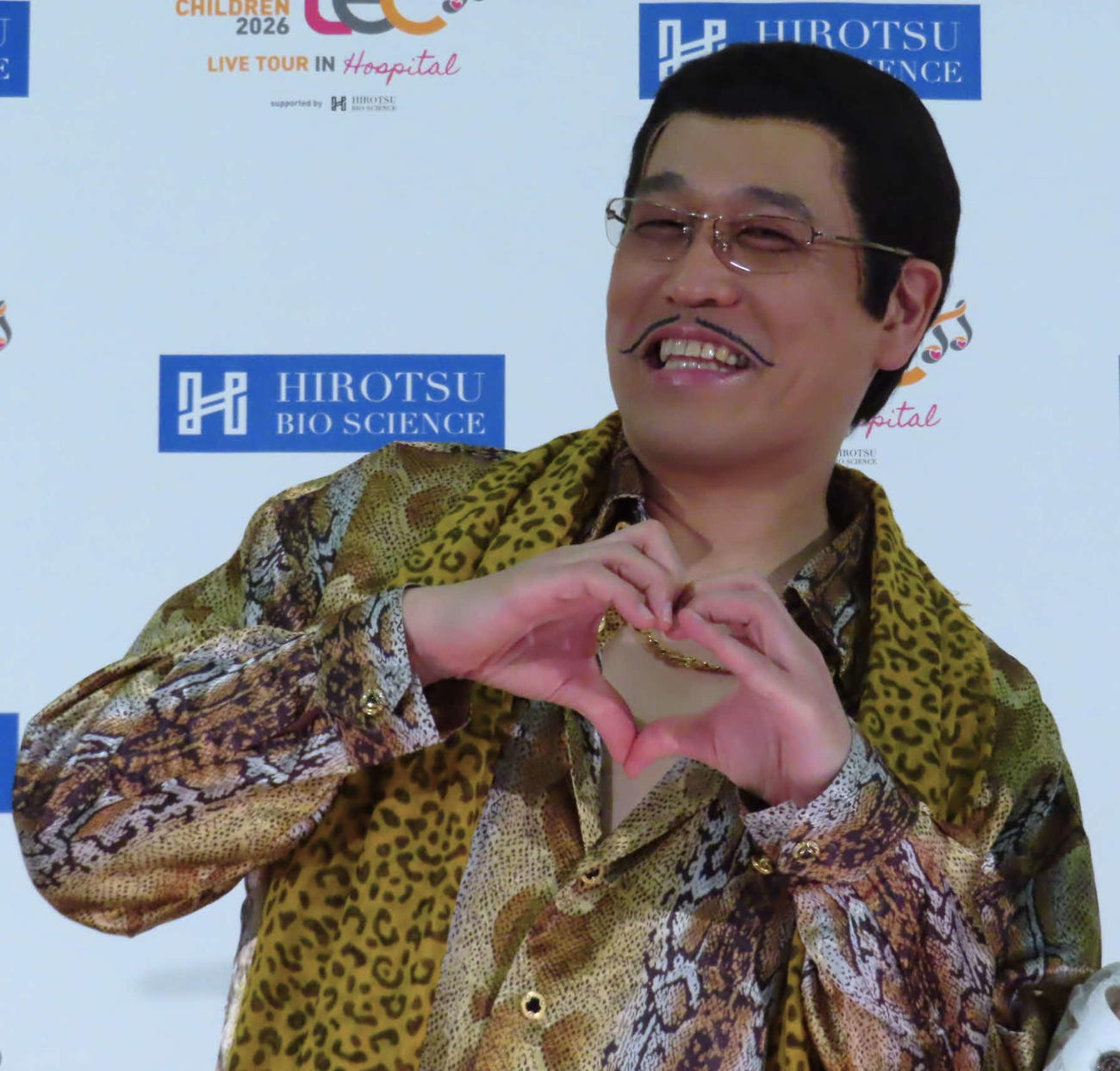 チャリティーライブ「LIVE EMPOWER CHILDREN 2026 LIVE IN HOSPITAL」に出演したピコ太郎