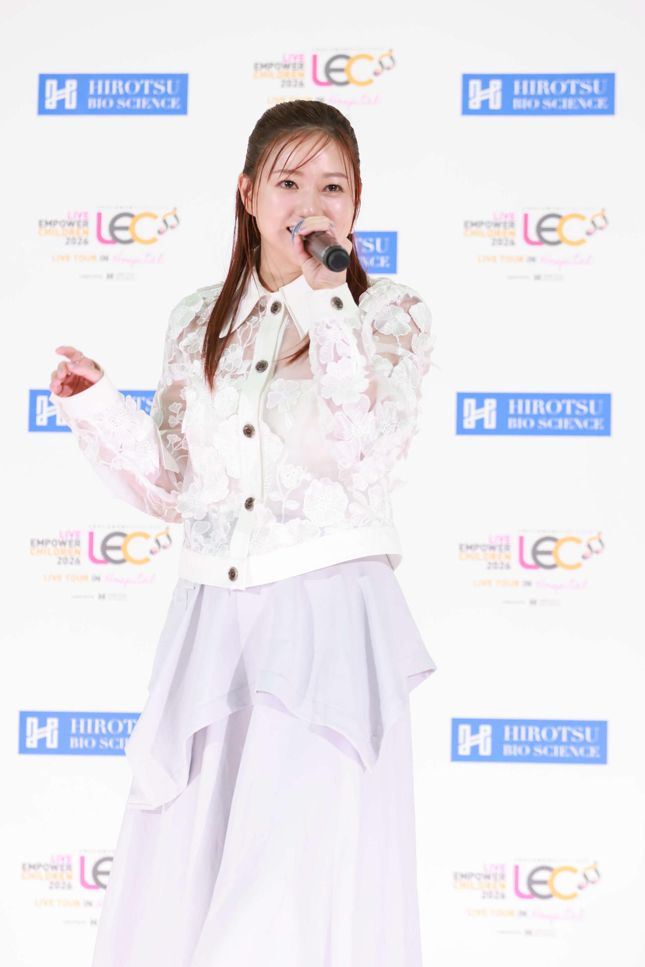 チャリティーライブ「LIVE EMPOWER CHILDREN 2026 LIVE IN HOSPITAL」で歌唱する伊藤千晃