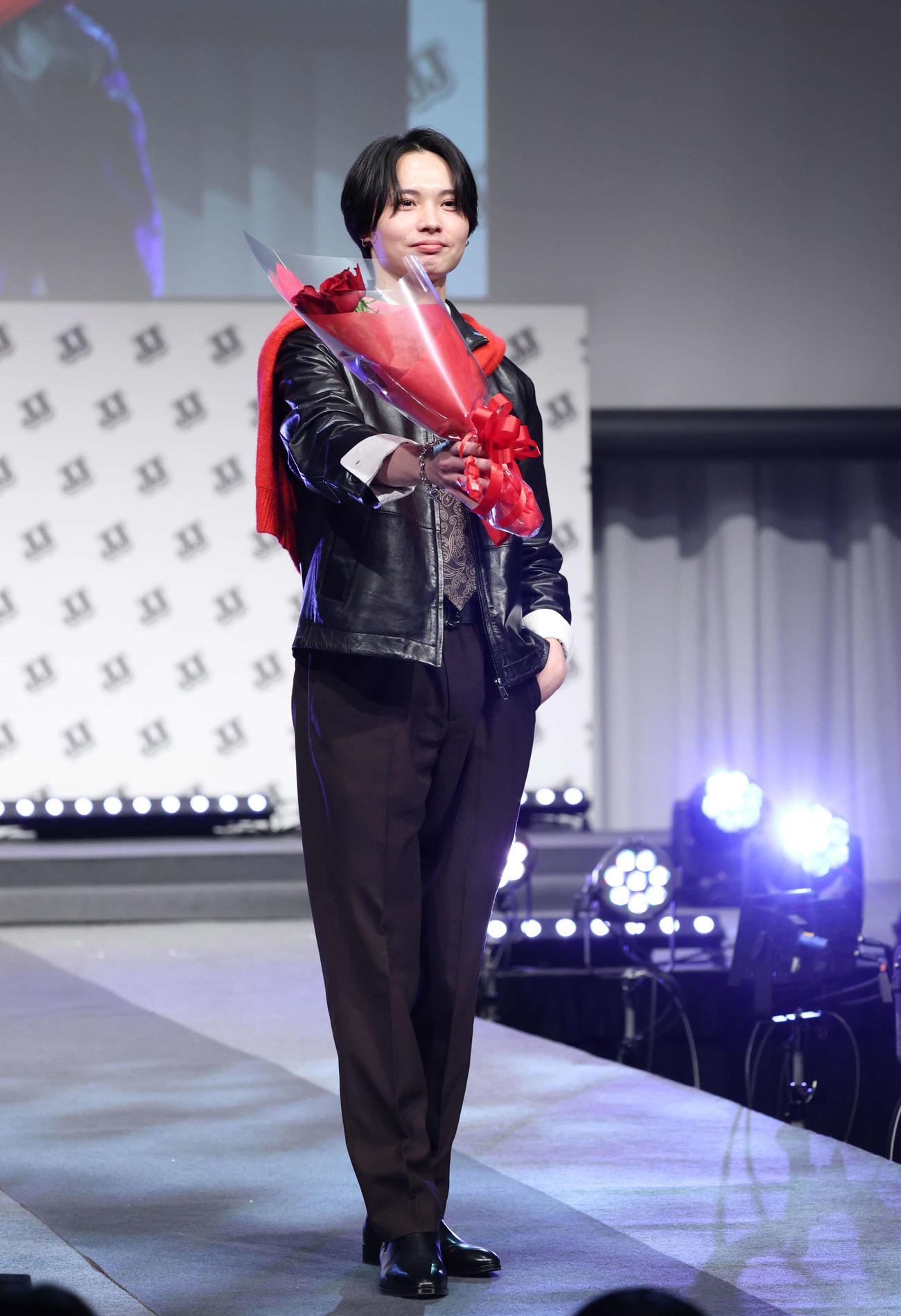 ファイナリストお披露目イベントでデート服で登場する牧屋宏幸（撮影・増田悦実）